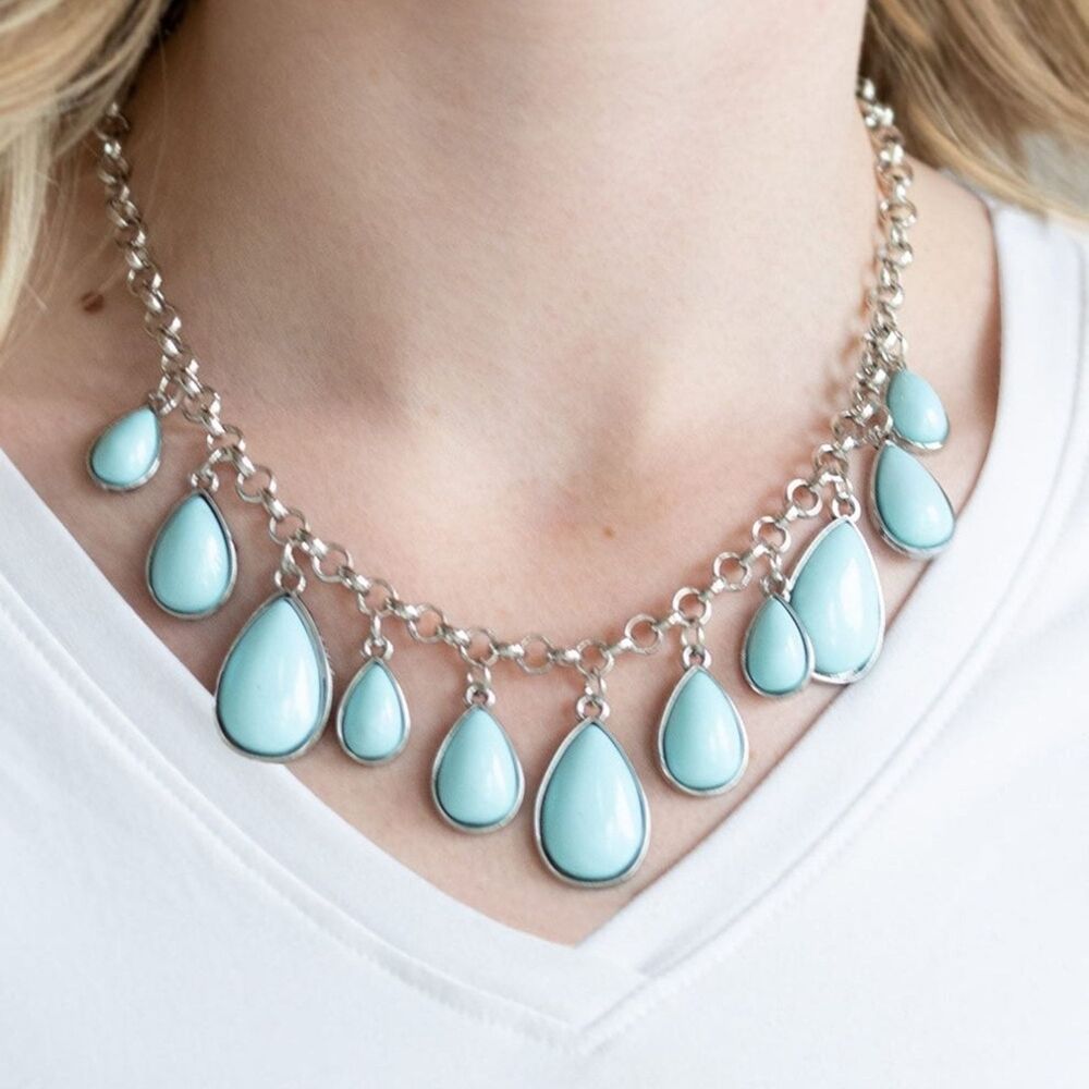 Paparazzi Jaw Dropping Diva Necklace Earring Set Elegant Silver Blue Teardrop